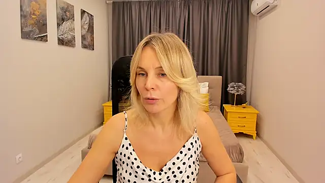 Sinty Devis online show from 02.25.25