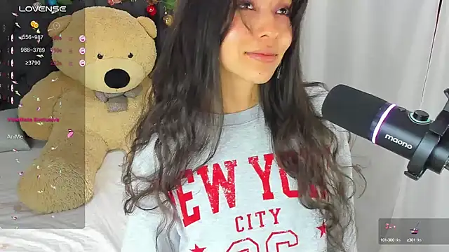 Snapshot of SophiaLiu chatting on 12.15.24 SophiaLiu online show from 12.15.24