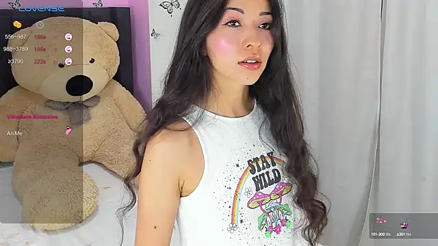 Snapshot of SophiaLiu chatting on 02.11.25 SophiaLiu online show from 02.11.25