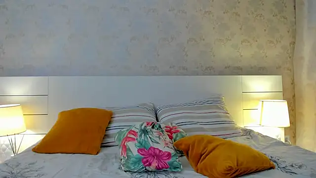 Snapshot of best_bomb chatting on 02.18.25 best bomb online show from 02.18.25