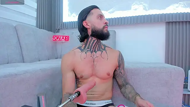 Snapshot of Apolo_Bianco_ chatting on 10.28.25 Apolo Bianco  online show from 10.28.25