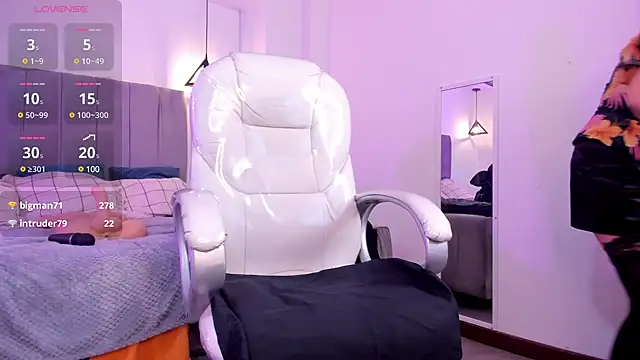 lady nylon  online show from 02.10.25