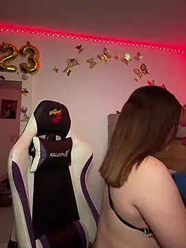 Jullieetta online show from 02.06.25