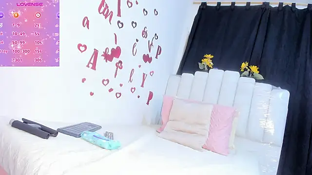Snapshot of RoxannaBlanche chatting on 04.30.26 RoxannaBlanche online show from 04.30.26