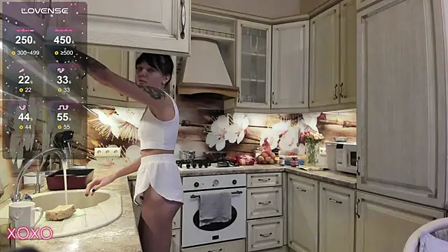 Snapshot of Mariella_Adamss chatting on 03.11.25 Mariella Adamss online show from 03.11.25