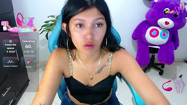 Snapshot of emily_rosse04 chatting on 04.06.26 emily rosse04 online show from 04.06.26