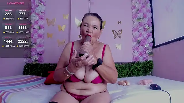 Snapshot of grandmother_milf chatting on 07.14.26 grandmother milf online show from 07.14.26