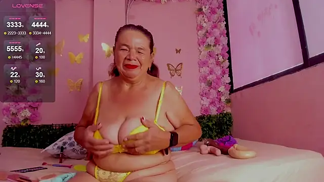 Snapshot of grandmother_milf chatting on 07.18.26 grandmother milf online show from 07.18.26
