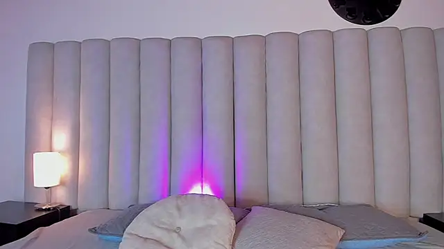 Snapshot of CristalCornner_ chatting on 12.12.24 CristalCornner  online show from 12.12.24