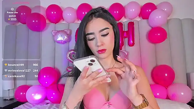 Snapshot of CristalCornner_ chatting on 12.23.24 CristalCornner  online show from 12.23.24