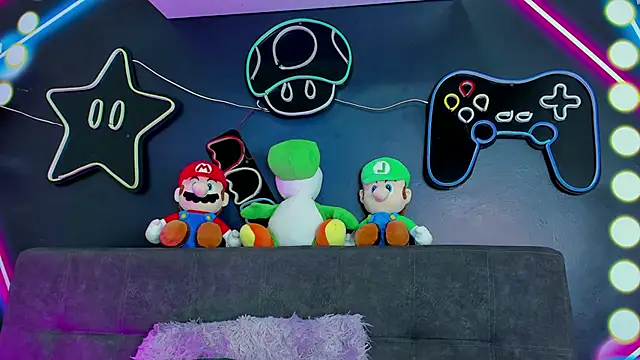 Snapshot of CristalCornner_ chatting on 02.12.25 CristalCornner  online show from 02.12.25