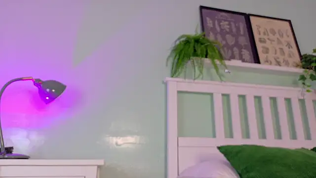 Snapshot of CristalCornner_ chatting on 09.26.25 CristalCornner  online show from 09.26.25