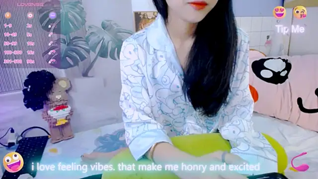 Snapshot of Ly__ chatting on 02.11.26 Ly online show from 02.11.26