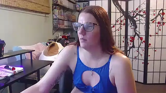 Snapshot of Sarahtineke chatting on 06.12.26 Sarahtineke online show from 06.12.26