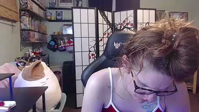 Snapshot of Sarahtineke chatting on 07.02.26 Sarahtineke online show from 07.02.26