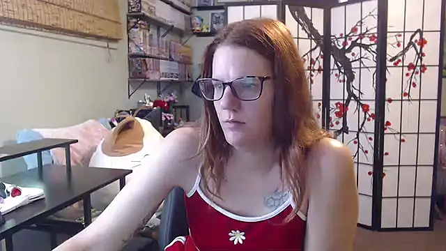 Snapshot of Sarahtineke chatting on 07.15.26 Sarahtineke online show from 07.15.26