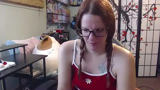 Snapshot of Sarahtineke chatting on 07.20.26 Sarahtineke online show from 07.20.26