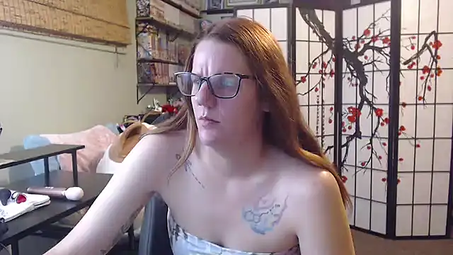 Snapshot of Sarahtineke chatting on 07.24.26 Sarahtineke online show from 07.24.26