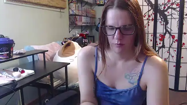 Snapshot of Sarahtineke chatting on 07.25.26 Sarahtineke online show from 07.25.26