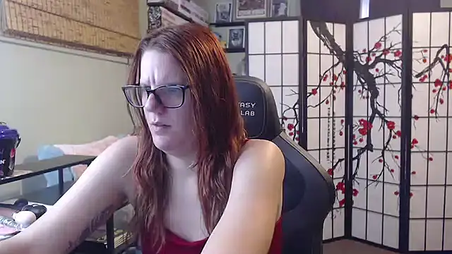 Snapshot of Sarahtineke chatting on 08.02.26 Sarahtineke online show from 08.02.26