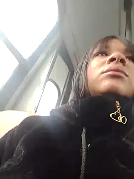 Snapshot of VivienAndClark chatting on 03.17.25 VivienAndClark online show from 03.17.25