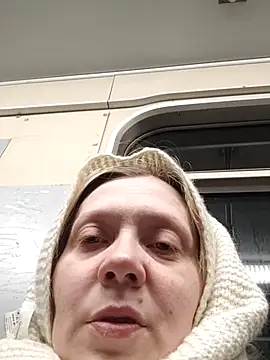 Snapshot of LeraSweet chatting on 12.16.25 LeraSweet online show from 12.16.25