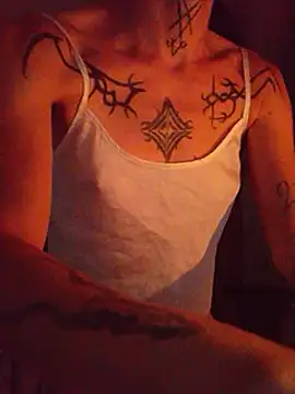 Snapshot of SuccubusTatuada chatting on 03.20.25 SuccubusTatuada online show from 03.20.25