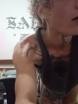 Snapshot of SuccubusTatuada chatting on 03.22.25 SuccubusTatuada online show from 03.22.25