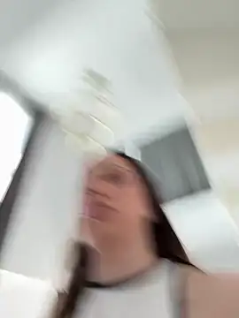 Snapshot of deliaroyal chatting on 03.05.25 deliaroyal online show from 03.05.25