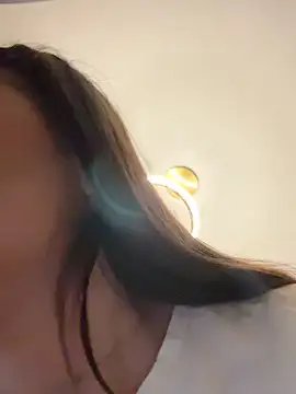 Snapshot of deliaroyal chatting on 03.06.25 deliaroyal online show from 03.06.25