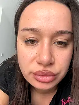 Snapshot of deliaroyal chatting on 09.21.25 deliaroyal online show from 09.21.25