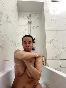 Snapshot of deliaroyal chatting on 10.05.25 deliaroyal online show from 10.05.25