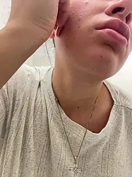 Snapshot of deliaroyal chatting on 10.28.25 deliaroyal online show from 10.28.25