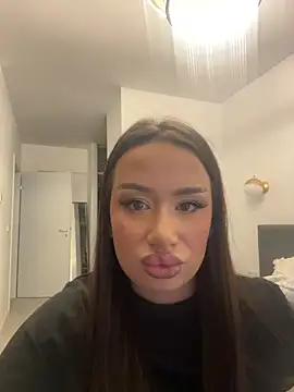 deliaroyal online show from 11.18.25