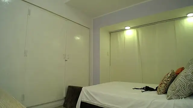 genesis moretz online show from 02.22.25