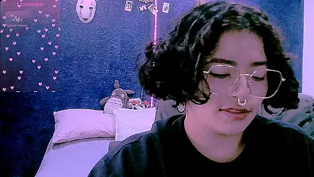 Snapshot of NinaYellow chatting on 08.04.26 NinaYellow online show from 08.04.26