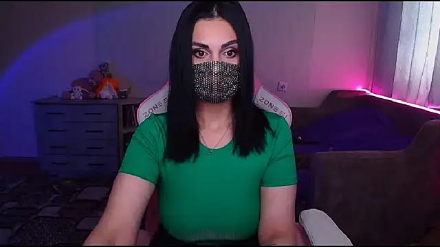 Snapshot of __Yasmina__ chatting on 02.24.25 Yasmina online show from 02.24.25