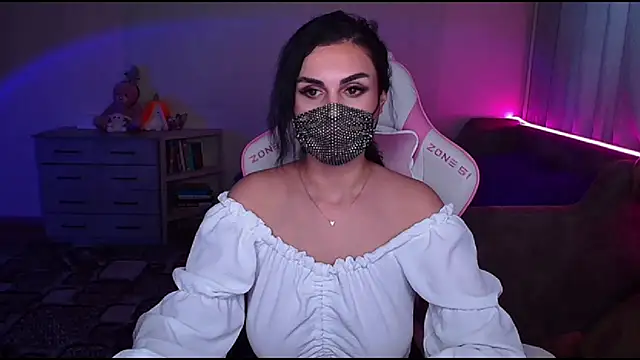 Snapshot of __Yasmina__ chatting on 03.15.25 Yasmina online show from 03.15.25