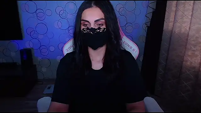 Snapshot of __Yasmina__ chatting on 10.17.25 Yasmina online show from 10.17.25
