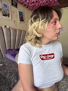 Snapshot of Enyeld_ruru chatting on 03.11.25 Enyeld ruru online show from 03.11.25