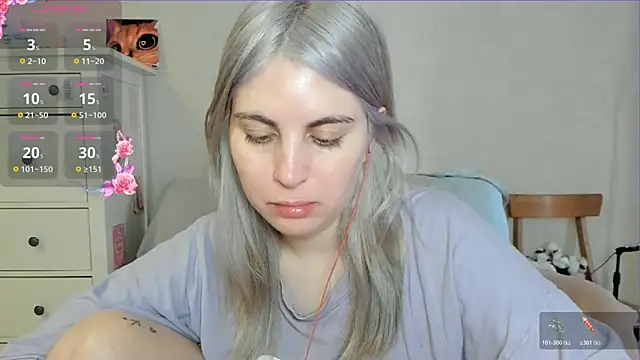 Snapshot of pawpaws chatting on 04.06.26 pawpaws online show from 04.06.26