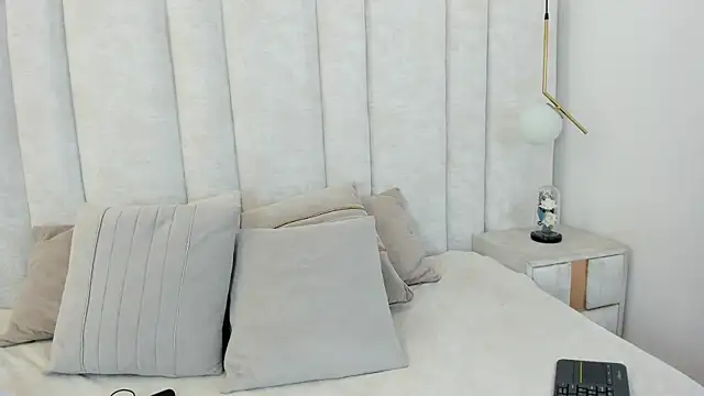 imkrystall online show from 12.18.25