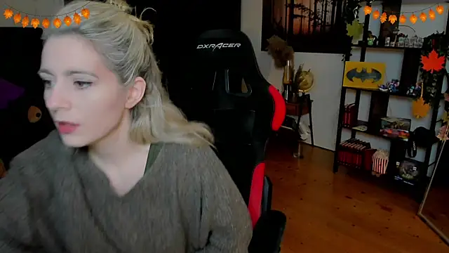 Lisaonthemoon online show from 10.29.25