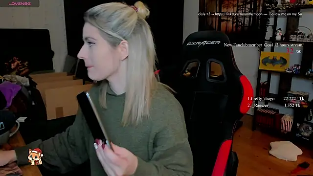 Lisaonthemoon online show from 12.16.25