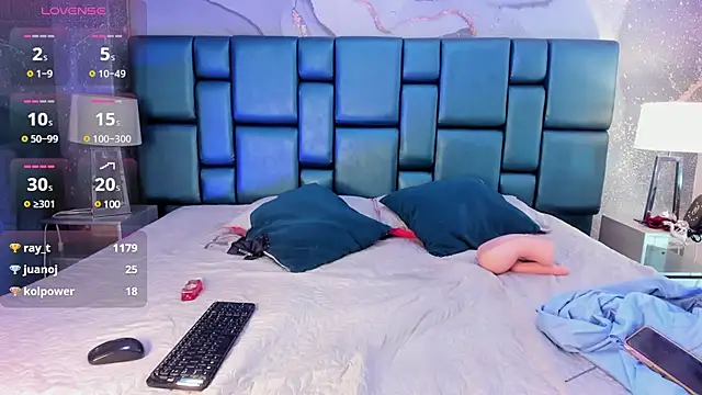 Nahomi Wild online show from 01.16.25