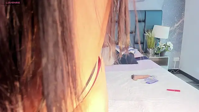 Nahomi Wild online show from 03.03.25