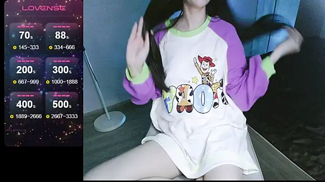  Viviann  online show from 03.05.25