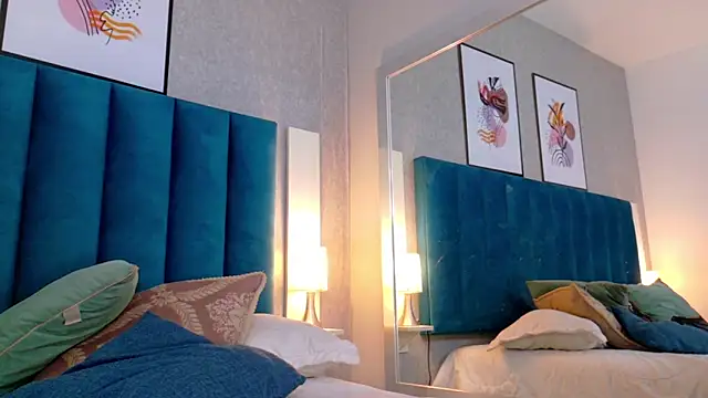 CheneellLorens online show from 03.07.25