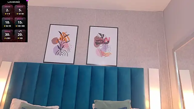 CheneellLorens online show from 11.10.25