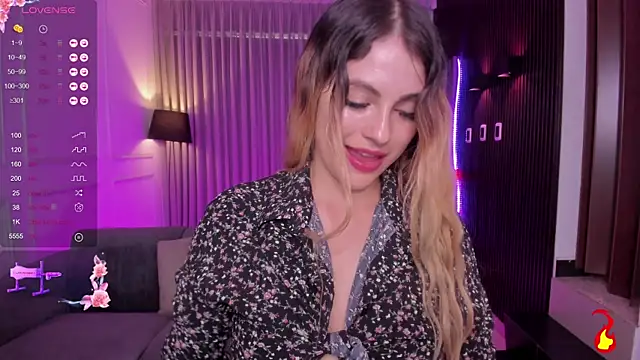 Snapshot of Leah_Grey chatting on 01.31.25 Leah Grey online show from 01.31.25